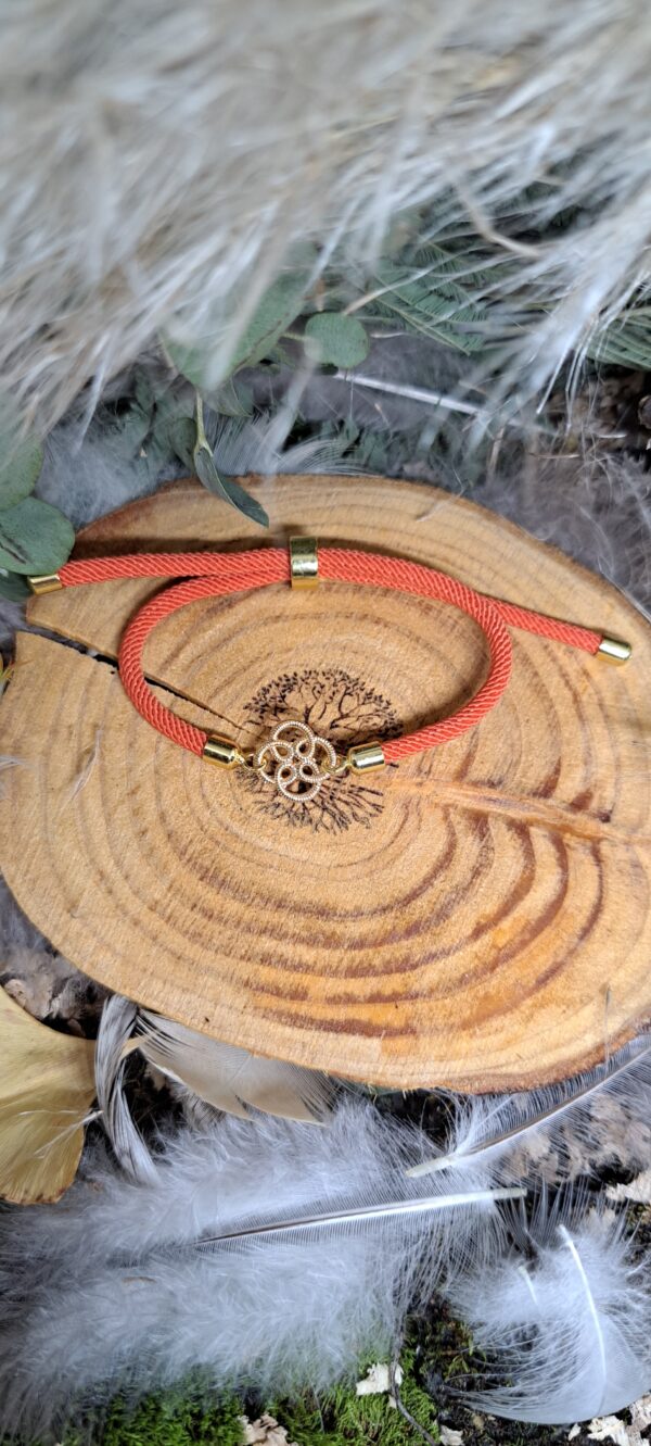 BRACELET CORDON FLEUR GRAPHIQUE