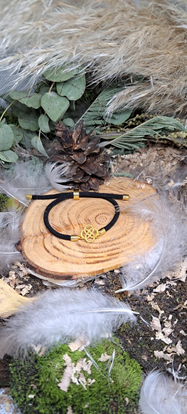 BRACELET CORDON FLEUR GRAPHIQUE