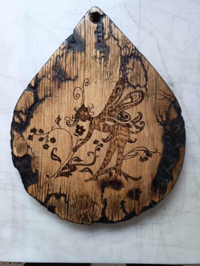 Planche décorative en fractales de Lichtenberg et pyrogravure