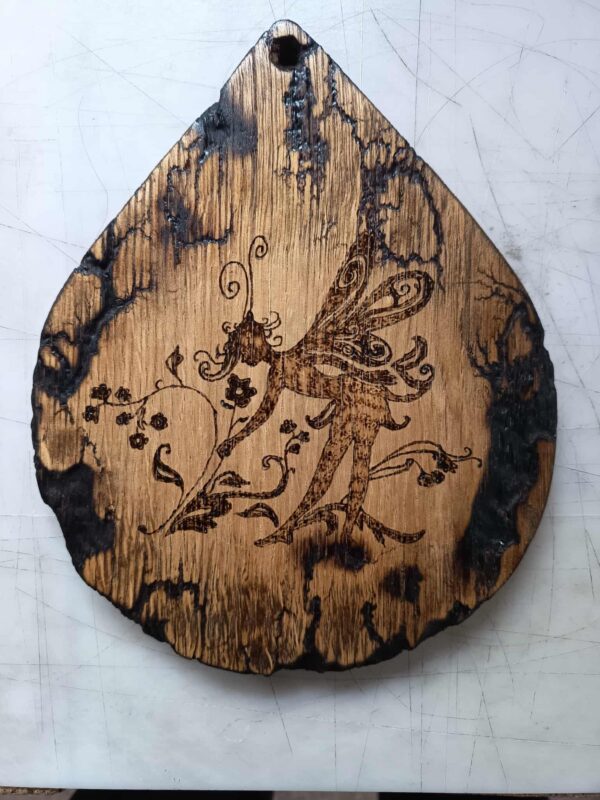 Planche décorative en fractales de Lichtenberg et pyrogravure