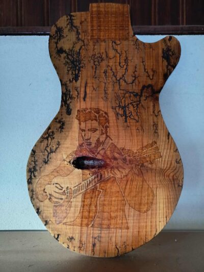 Planche décorative en forme de guitare Elvi