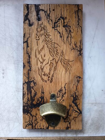 Décapsuleur mural cheval