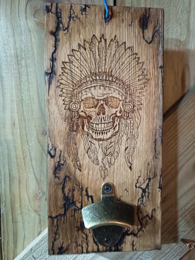 Décapsuleur mural chef indien